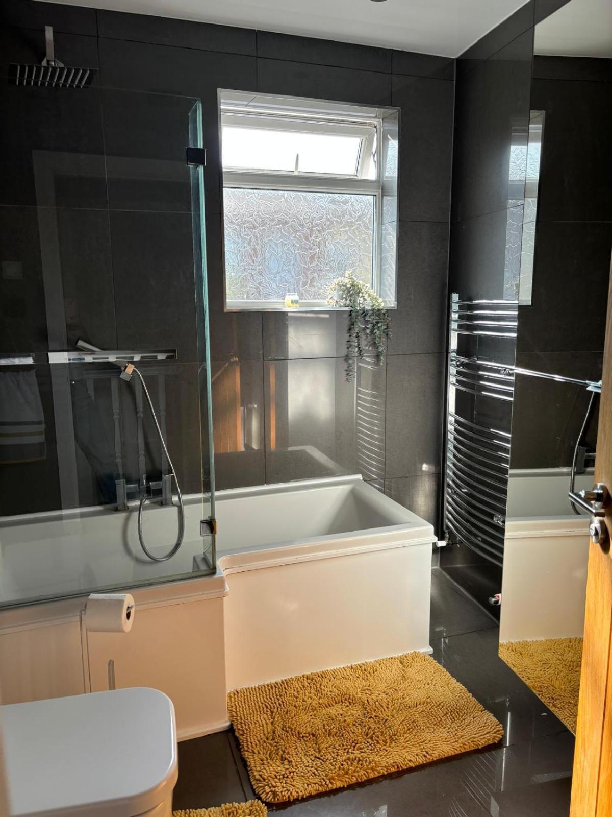 Seychelles Resident Apartment Manchester Bagian luar foto