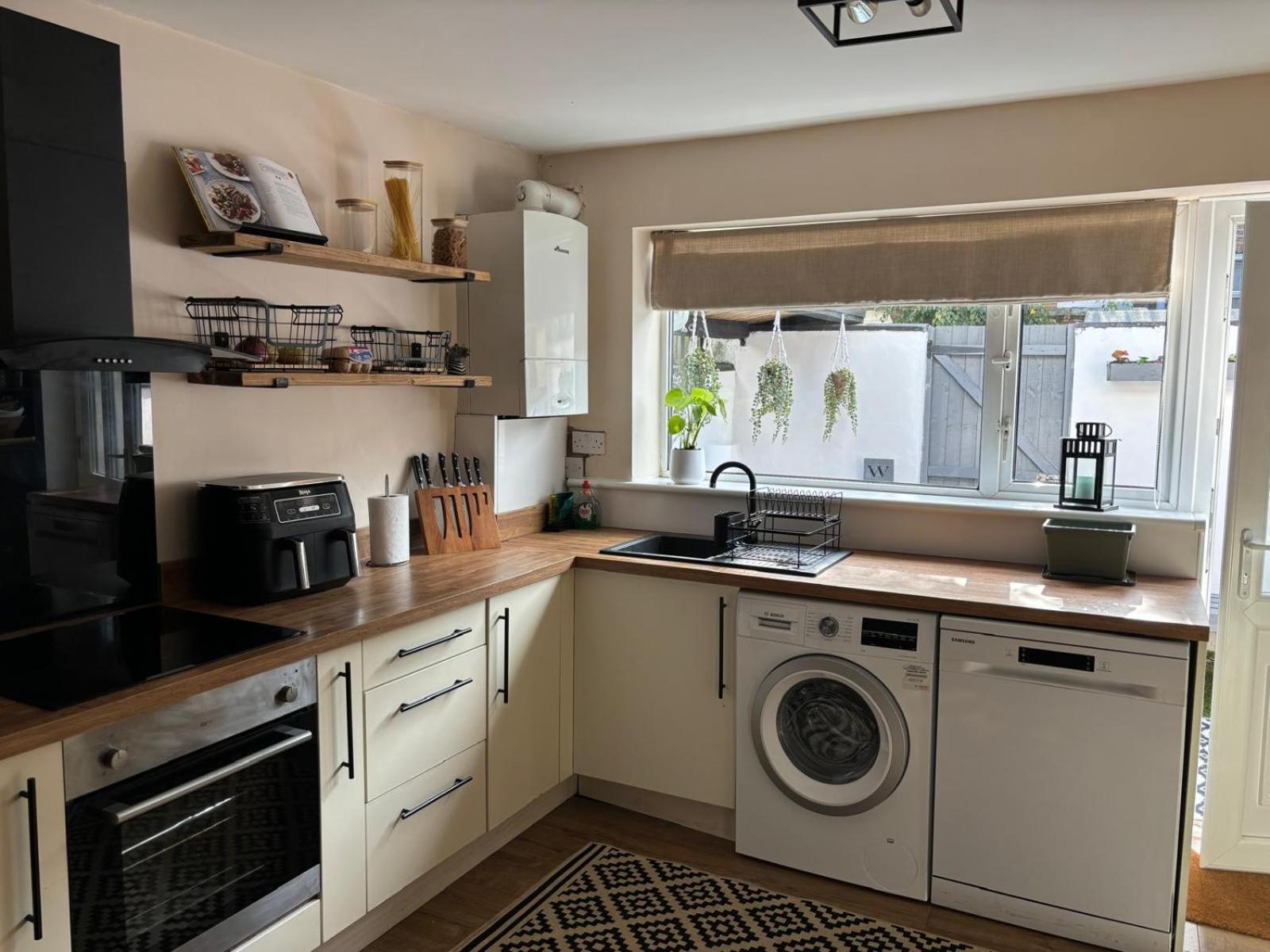 Seychelles Resident Apartment Manchester Bagian luar foto